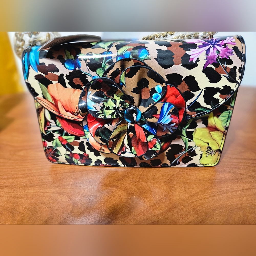 Betsey Johnson Leopard Bow Slingback Heels with Coordinating Trendology Handbag - Picture 6 of 14